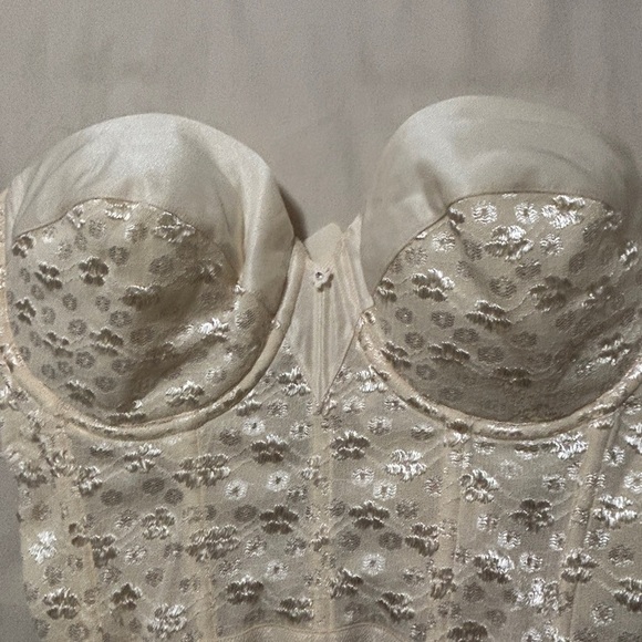 Strapless Bra Bustier 40B. Ivory Floral Lace. SKU 4 - Picture 7 of 8